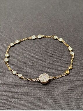 Swarovski Remix Collection Strand Bracelet with magnetic clasp Gold